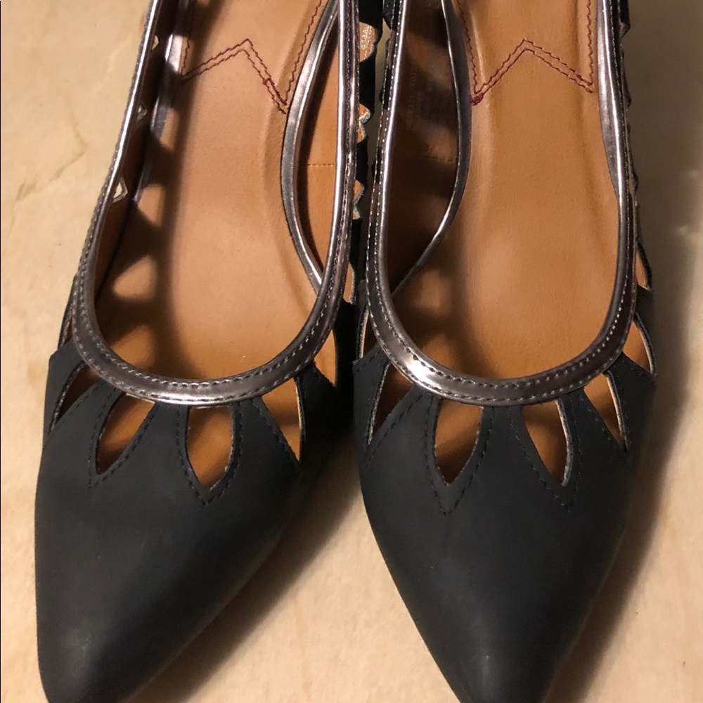 Black Pumps with Delicate Cut Outs Size 9